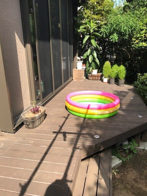 無垢ウッドデッキ×夏の遊び場